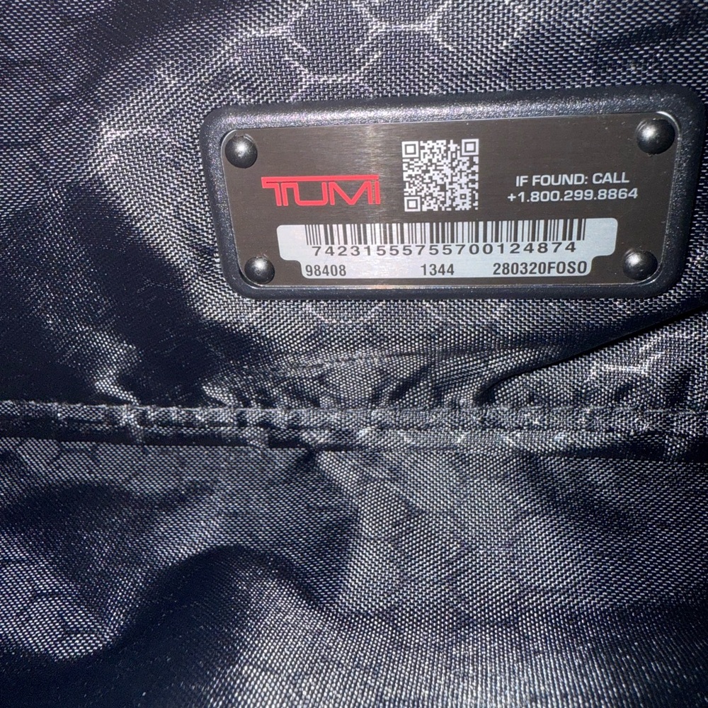 Tumi Vapor 22" International Carry-On
Hardcase Spinner Luggage Fossil NWT $675 - Picture 17 of 17